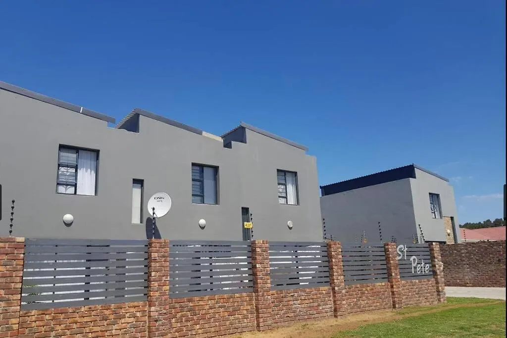 St. Pete's Luxury Duplex: Versatile Urban Retreat Apartment Newton Park 0*,  South Africa